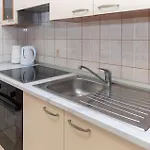In With House Sea View Апартаменты