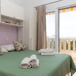 In With House Sea View Апартаменты