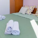 In With House Sea View Апартаменты *