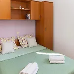 In With House Sea View Апартаменты