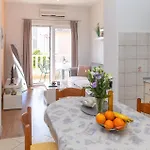 In With House Sea View Апартаменты Макарска