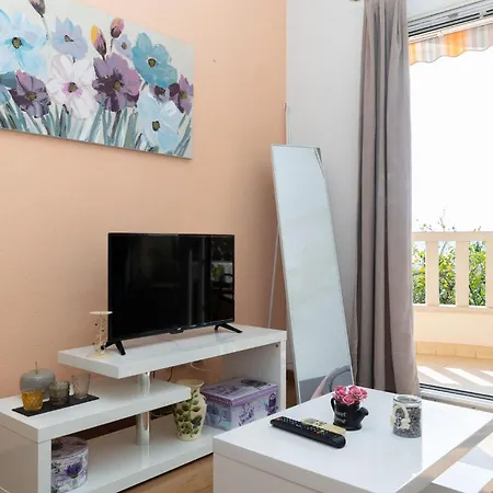 דירה Cozy In With House Sea View
